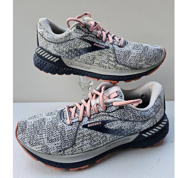 Brooks Shoes Brooks Guiderails Are Designed To Guide The Foot Into